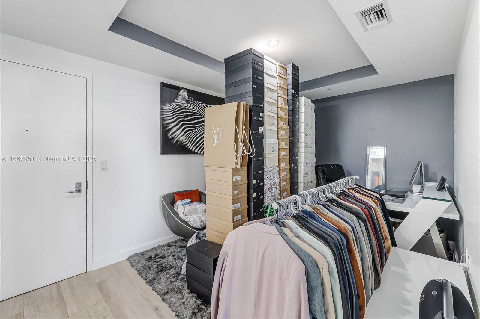 Small Image of 45 SOUTH WEST 9TH ST #3905, Miami Number 31