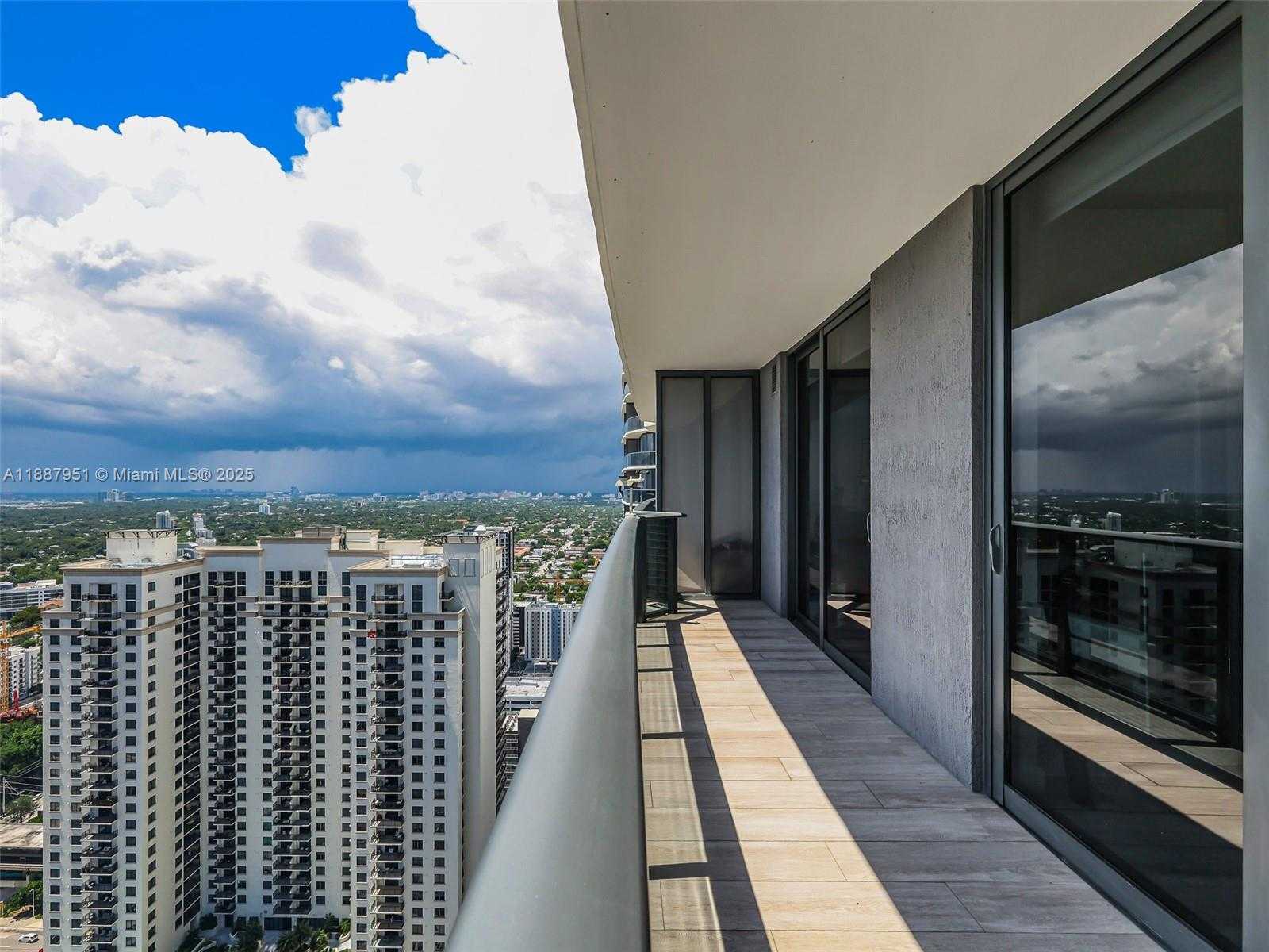 Small Image of 45 SOUTH WEST 9TH ST #3905, Miami Number 4