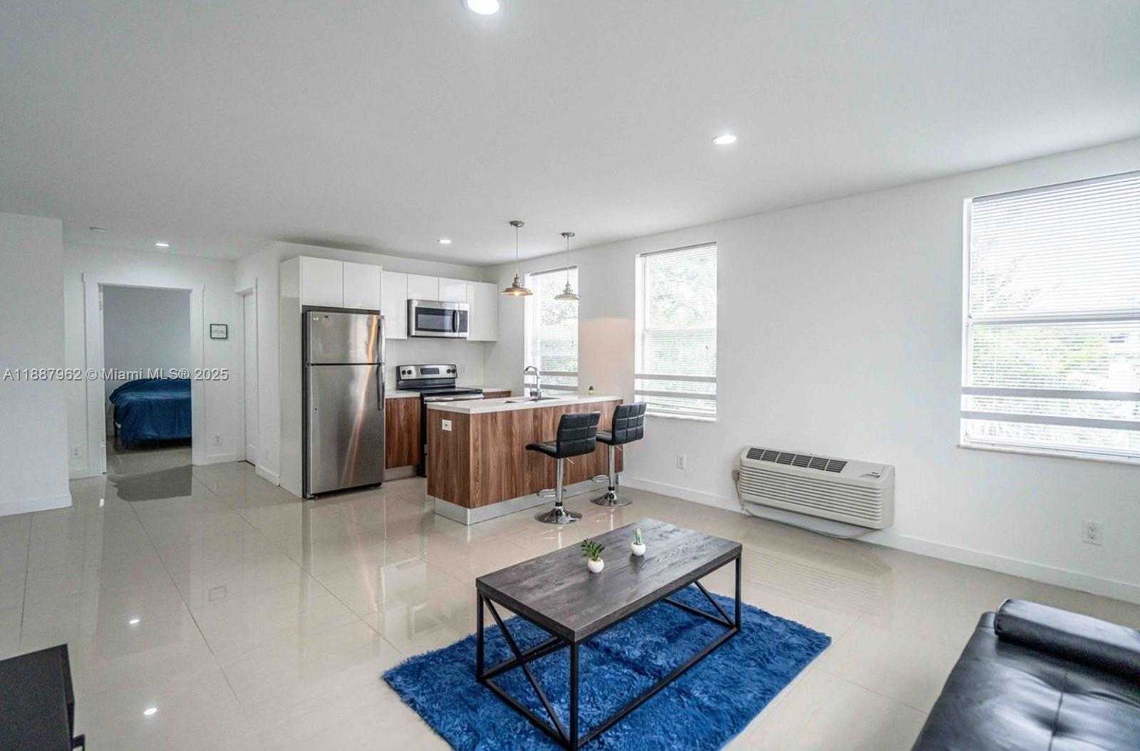 Small Image of 924 MARSEILLE DR #33, Miami Beach Number 5