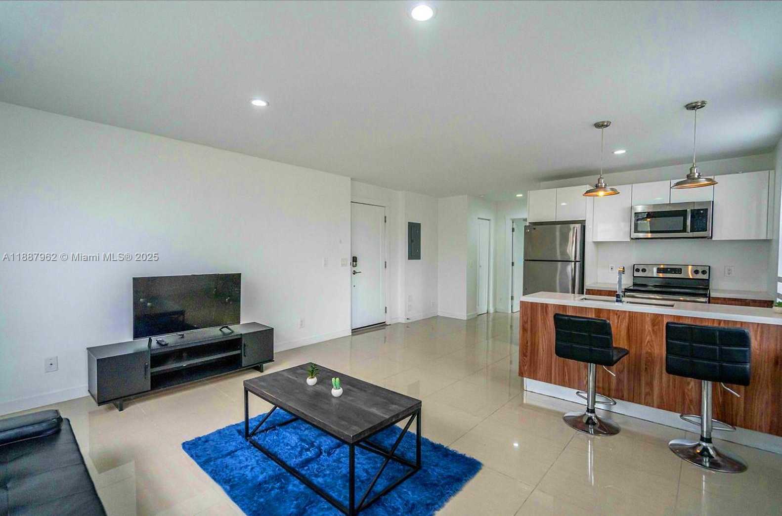 Small Image of 924 MARSEILLE DR #33, Miami Beach Number 7