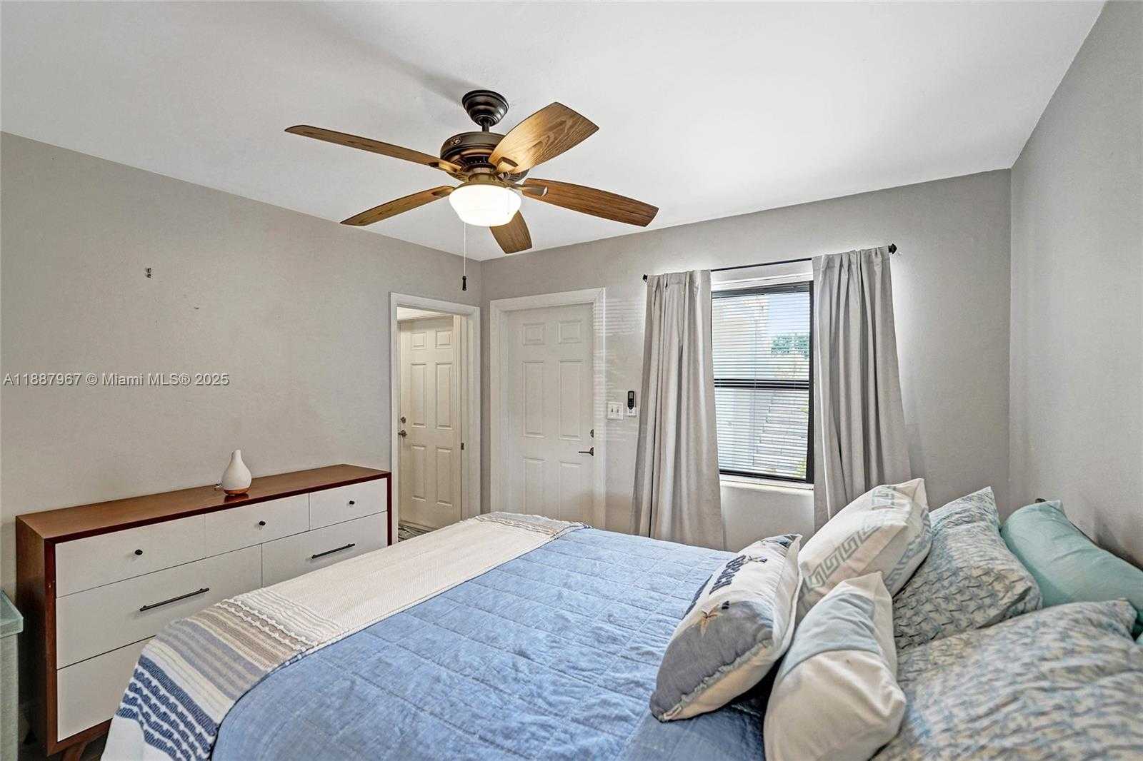 Small Image of 343 PALM ST #3, Hollywood Number 14