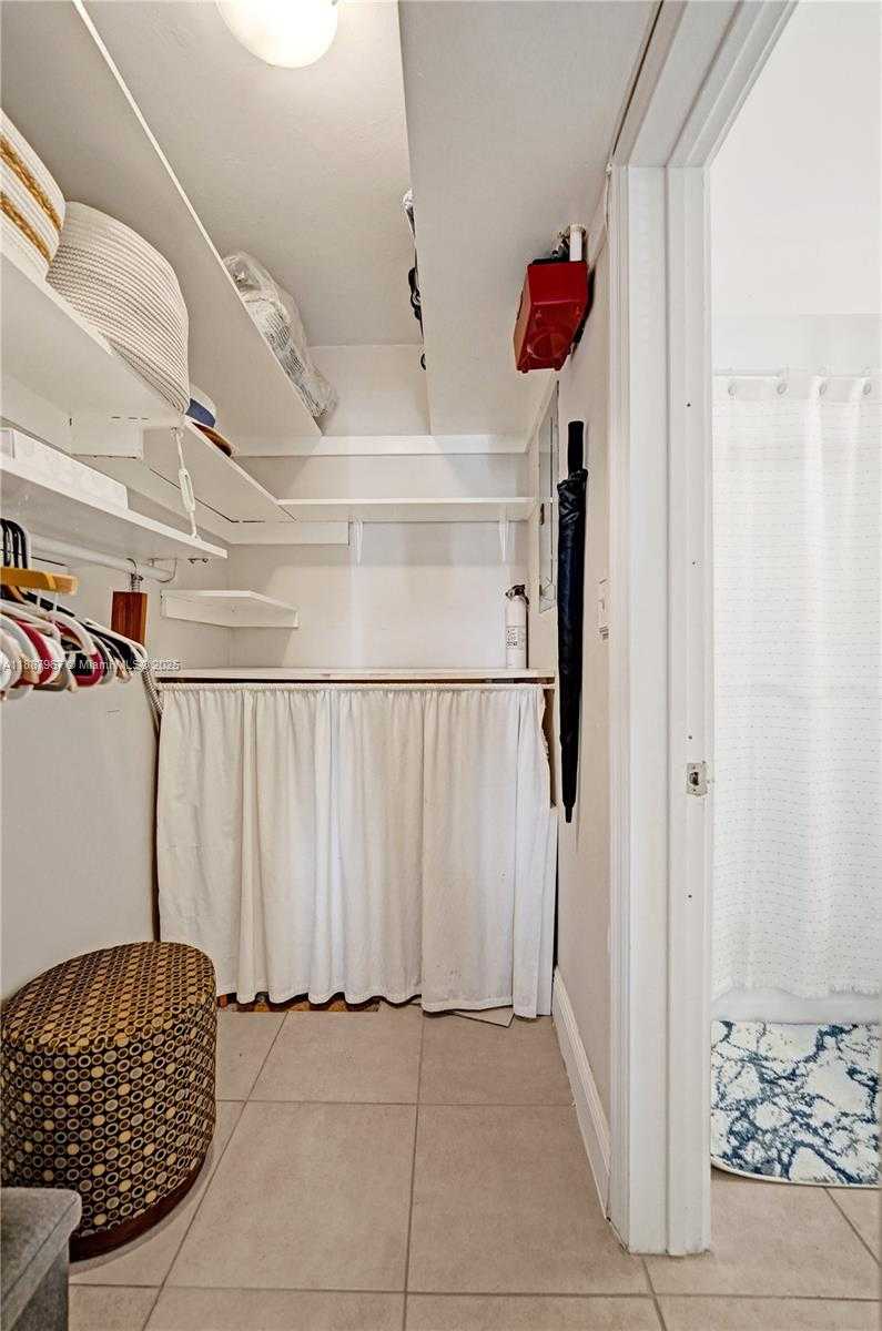 Small Image of 343 PALM ST #3, Hollywood Number 18