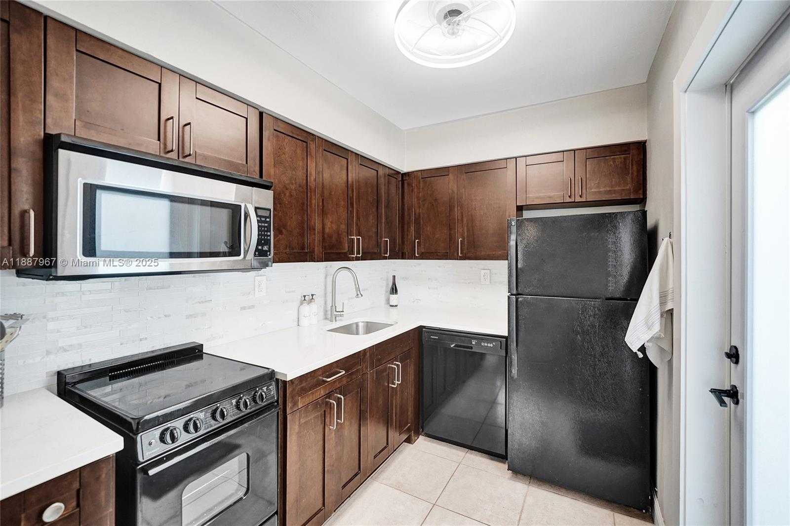 Small Image of 343 PALM ST #3, Hollywood Number 35