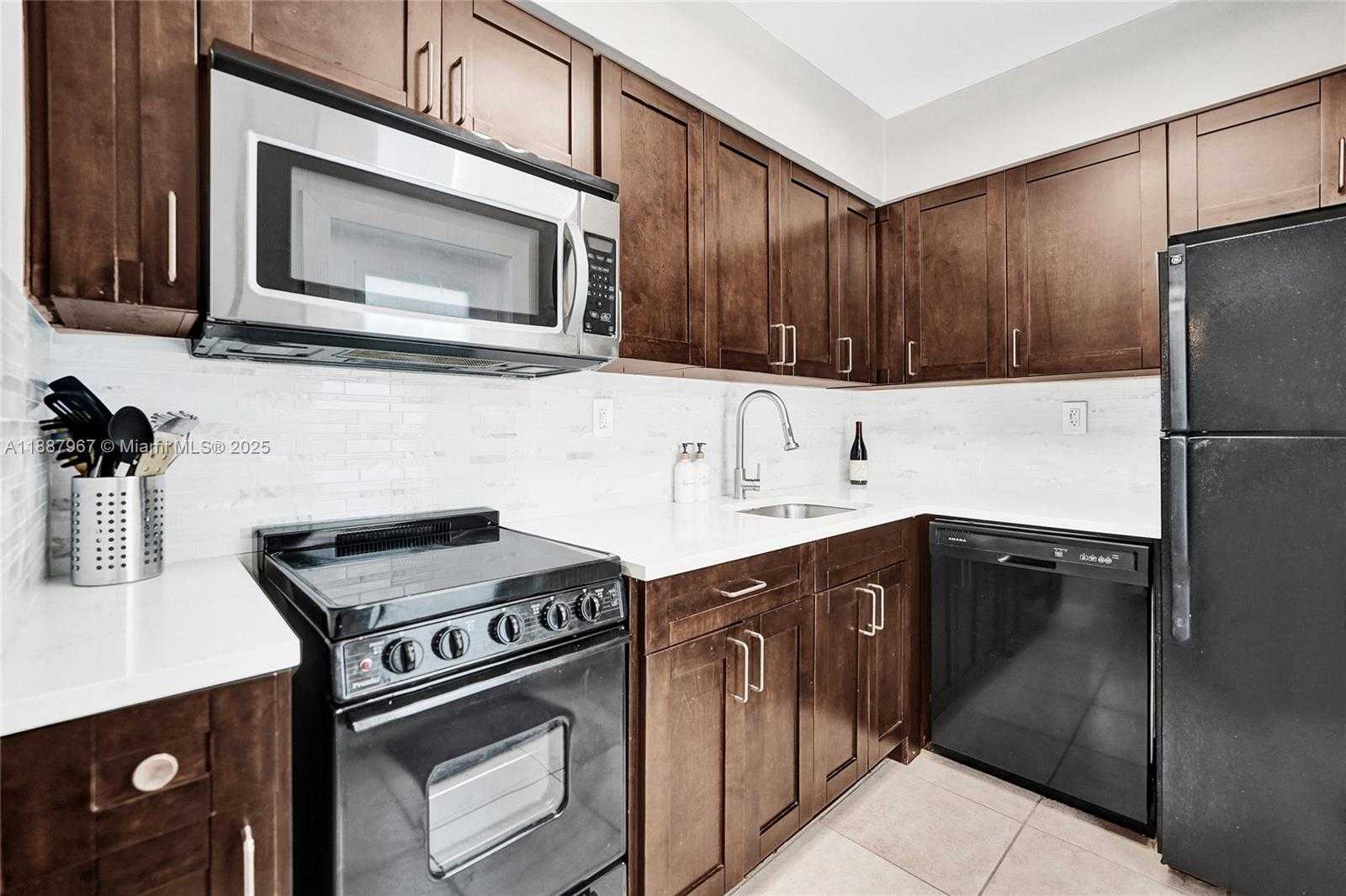 Small Image of 343 PALM ST #3, Hollywood Number 36