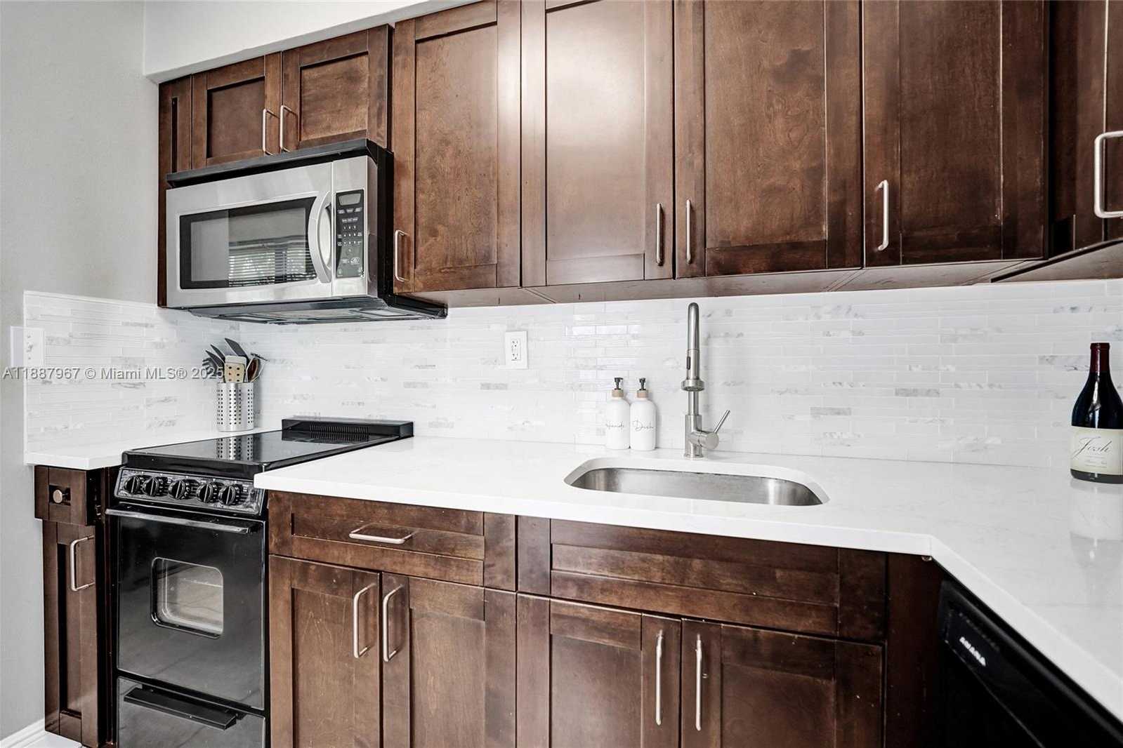 Small Image of 343 PALM ST #3, Hollywood Number 37