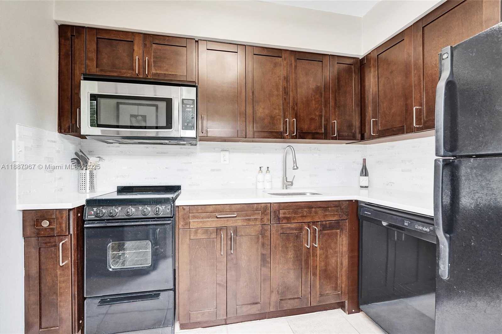 Small Image of 343 PALM ST #3, Hollywood Number 41