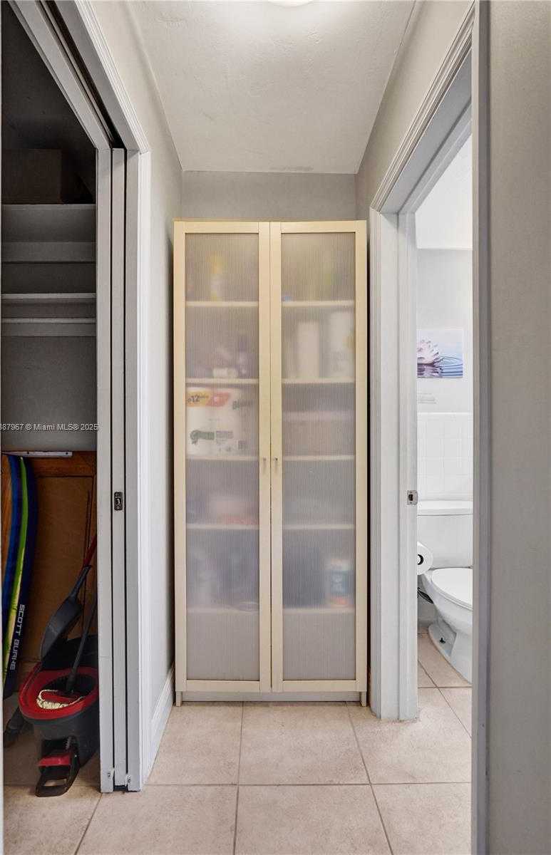 Small Image of 343 PALM ST #3, Hollywood Number 42