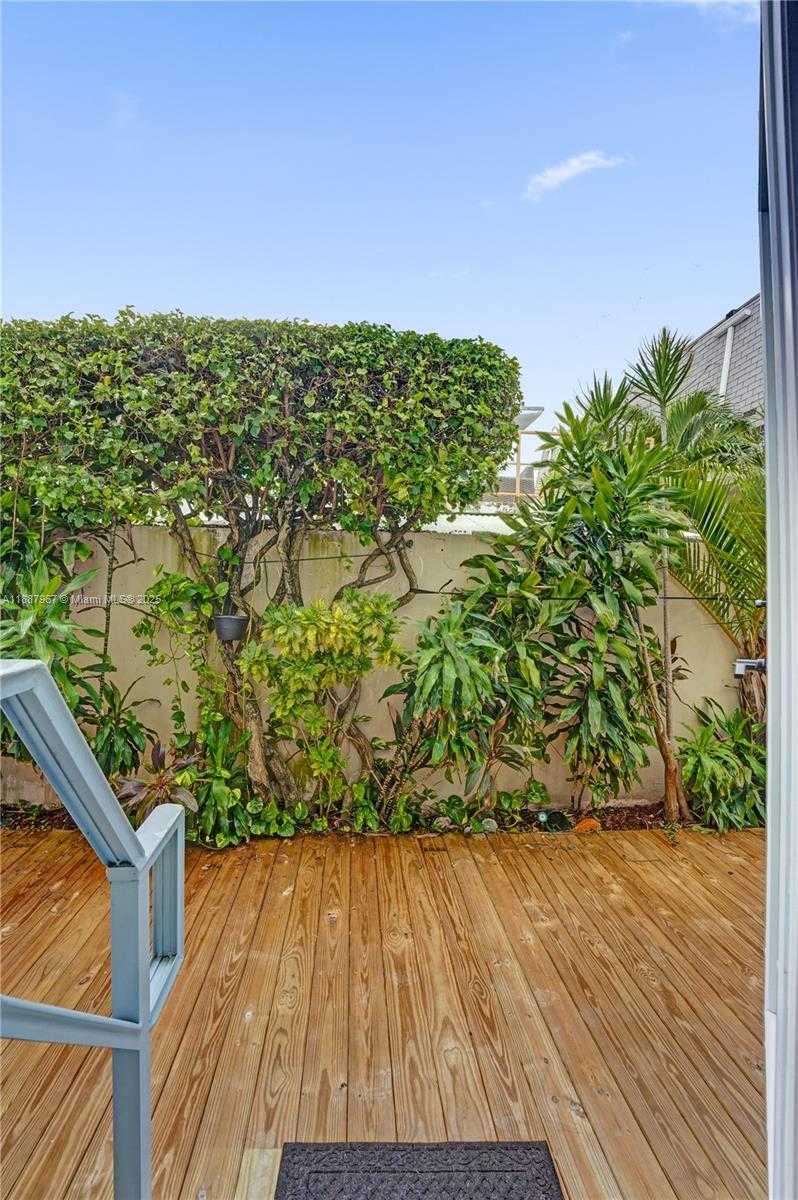 Small Image of 343 PALM ST #3, Hollywood Number 48