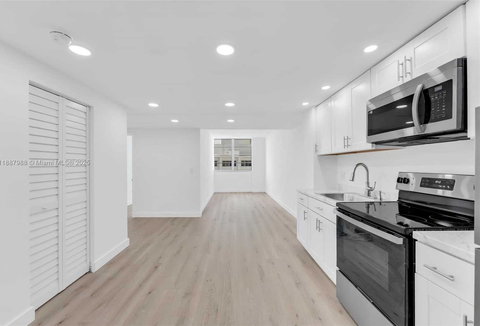 Small Image of 801 BRICKELL BAY DR #2066, Miami Number 9