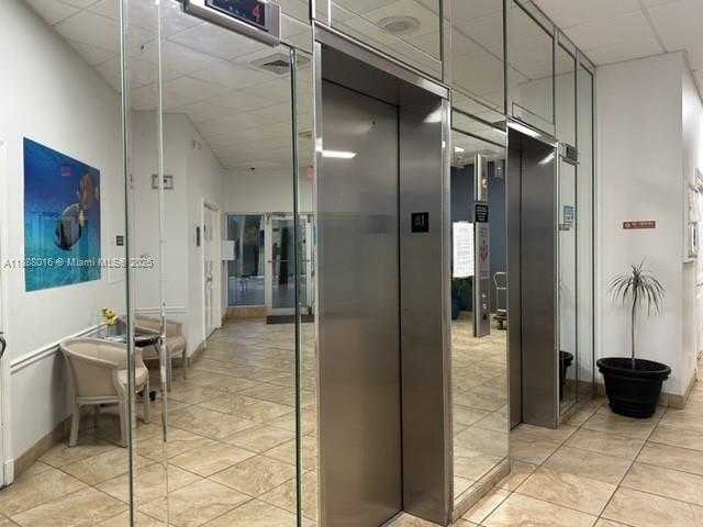Small Image of 1801 SOUTH OCEAN DR #541, Hallandale Beach Number 12