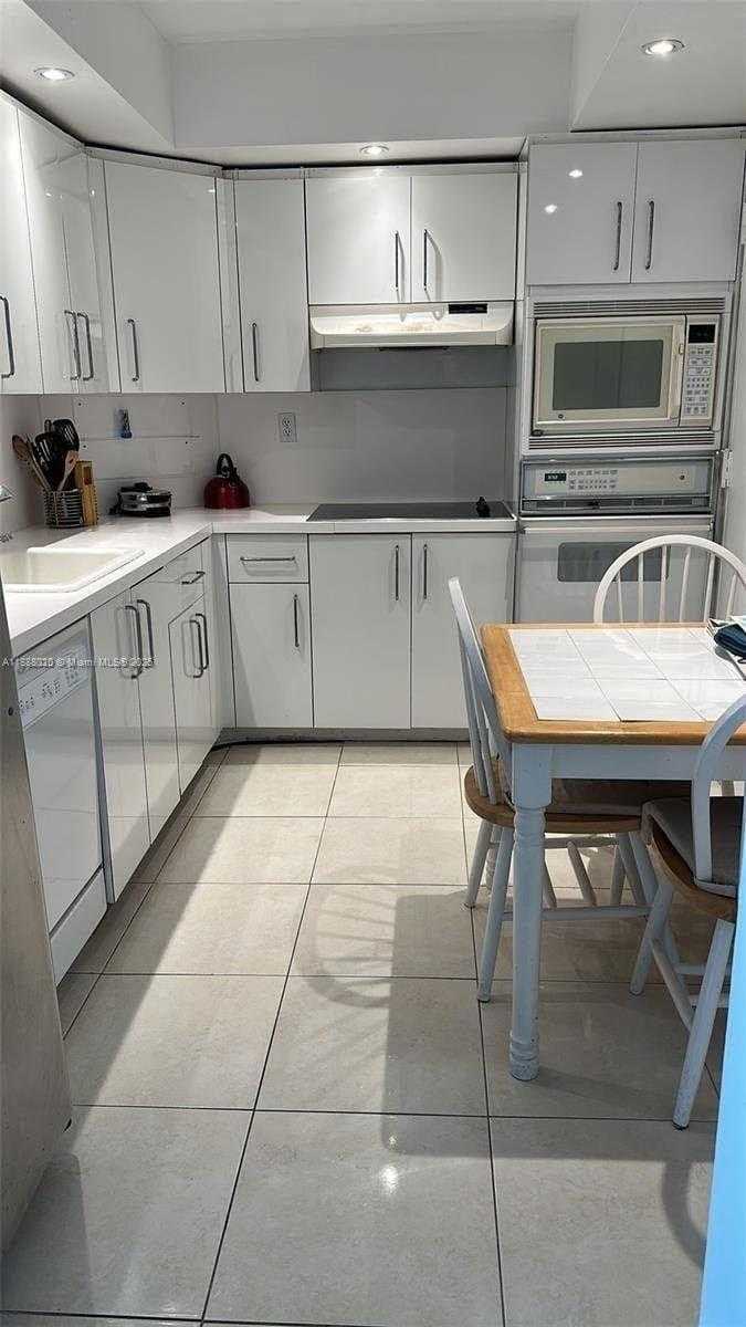 Small Image of 500 BAYVIEW DR #1230, Sunny Isles Beach Number 10