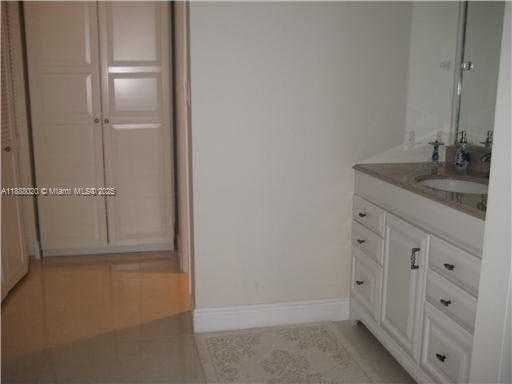 Small Image of 500 BAYVIEW DR #1230, Sunny Isles Beach Number 11