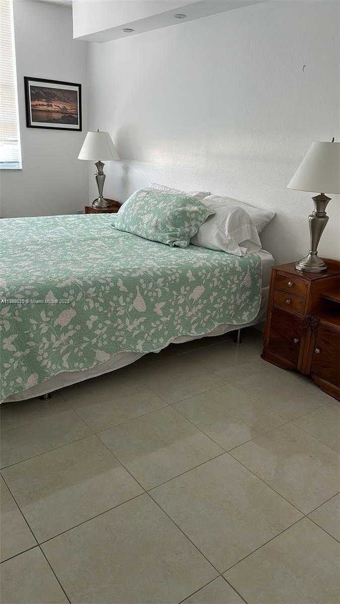 Small Image of 500 BAYVIEW DR #1230, Sunny Isles Beach Number 16