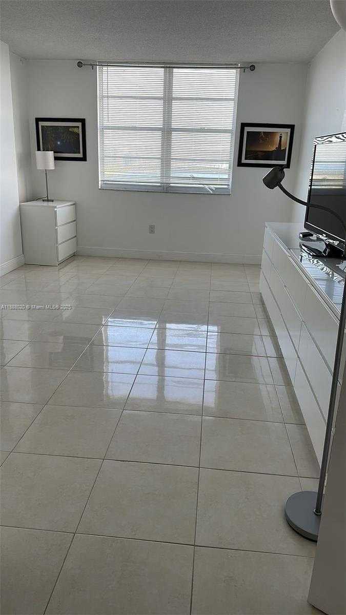 Small Image of 500 BAYVIEW DR #1230, Sunny Isles Beach Number 19
