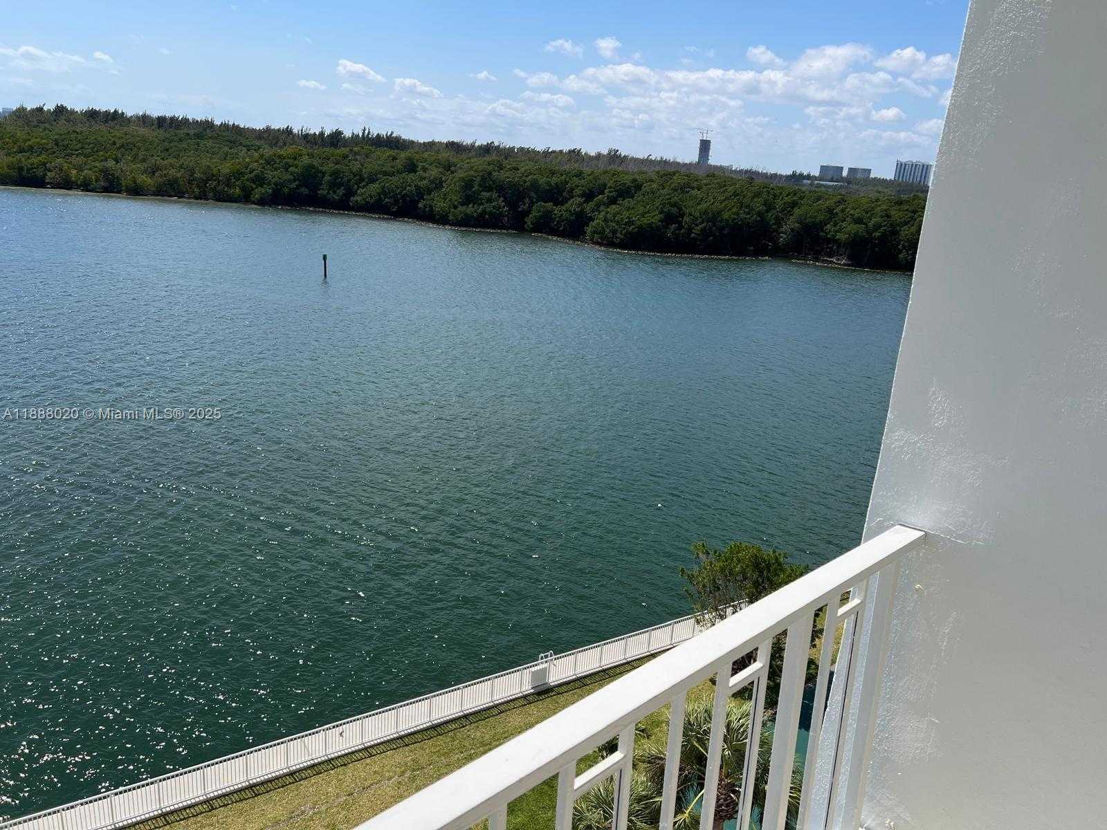 Small Image of 500 BAYVIEW DR #1230, Sunny Isles Beach Number 22