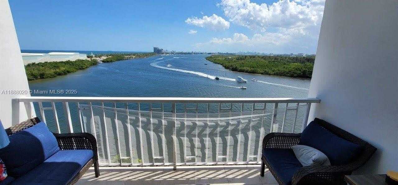Small Image of 500 BAYVIEW DR #1230, Sunny Isles Beach Number 3