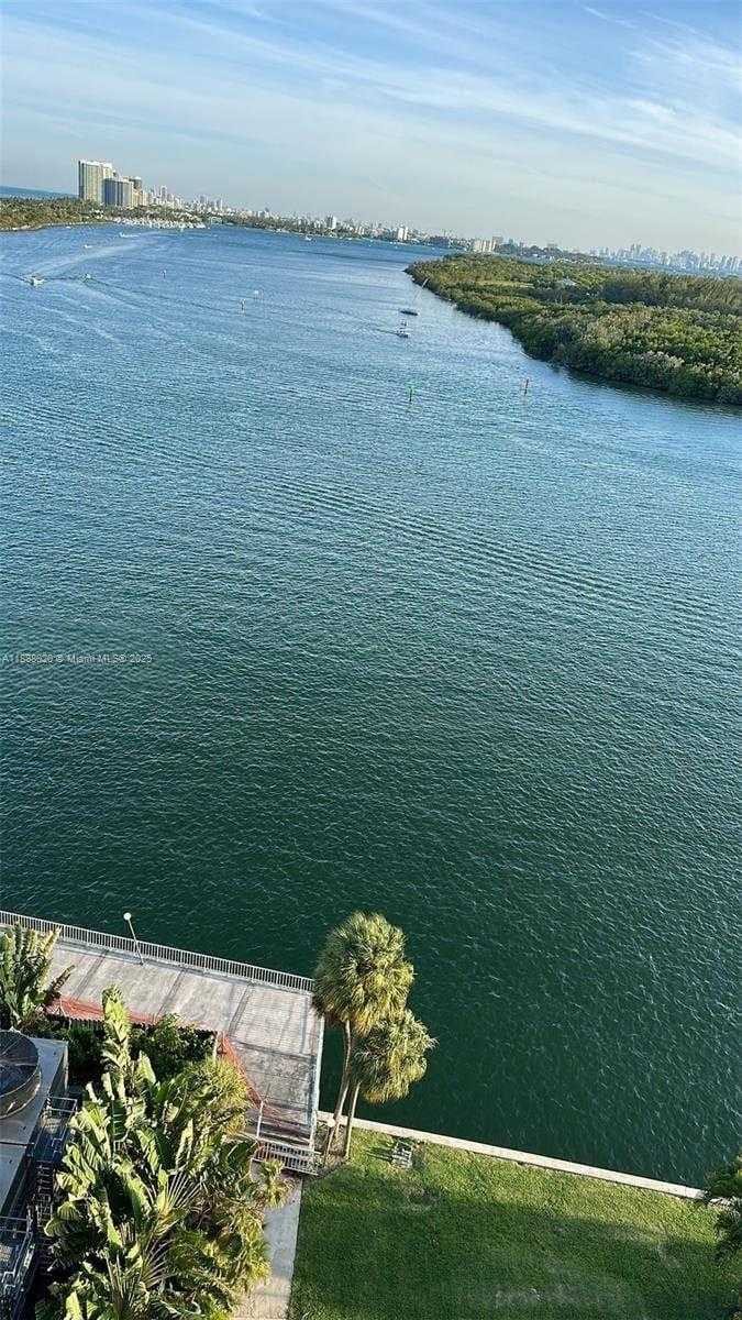 Small Image of 500 BAYVIEW DR #1230, Sunny Isles Beach Number 5