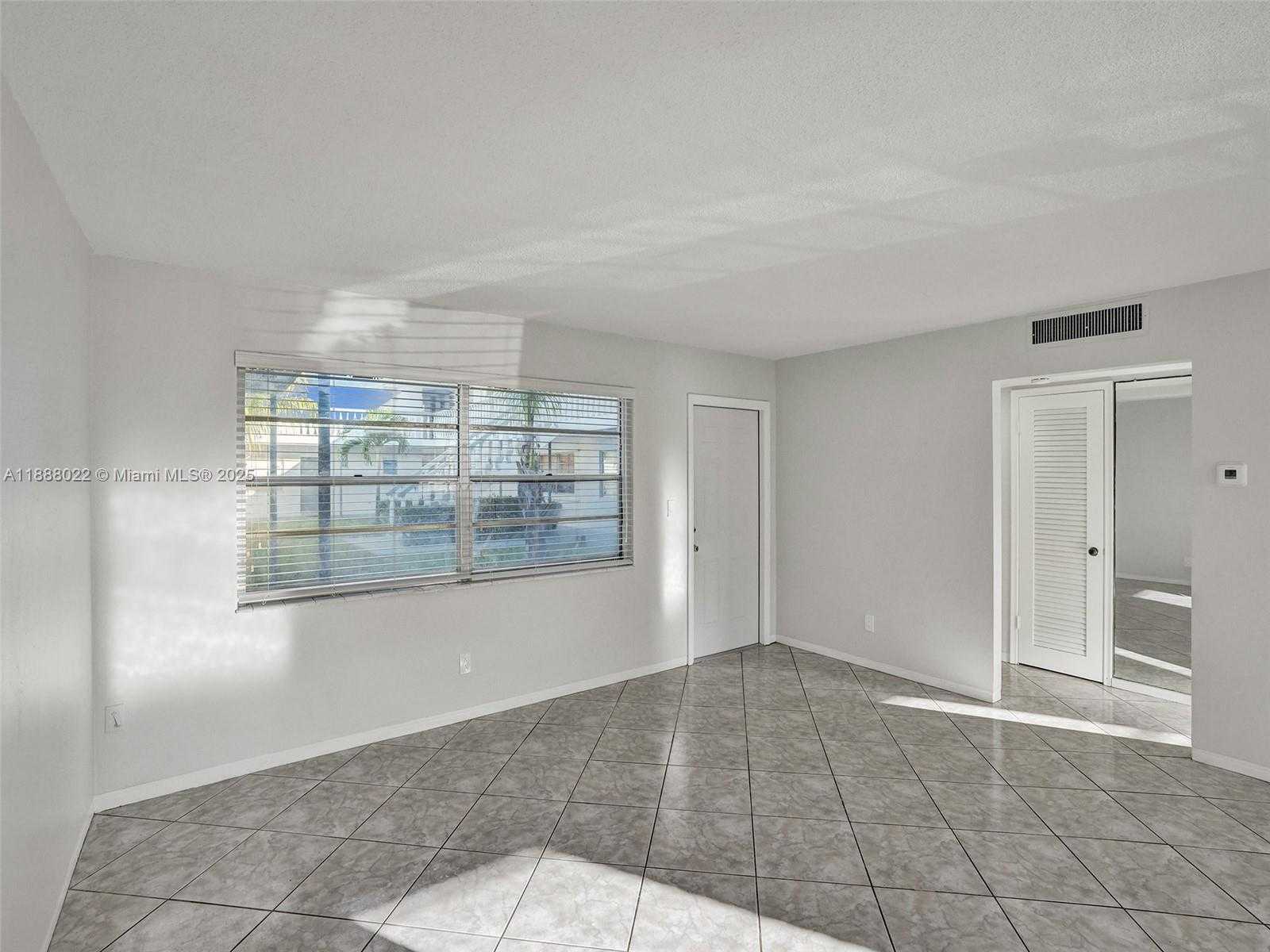 Small Image of 5112 HOLLYWOOD BLVD #7, Hollywood Number 10