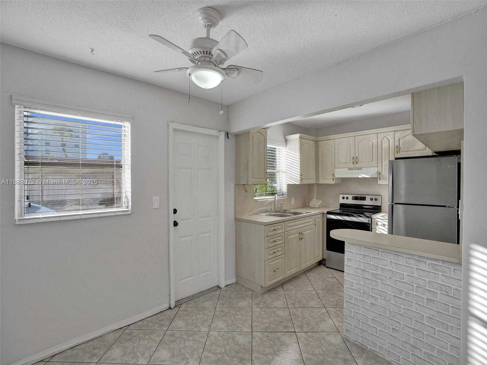 Small Image of 5112 HOLLYWOOD BLVD #7, Hollywood Number 13