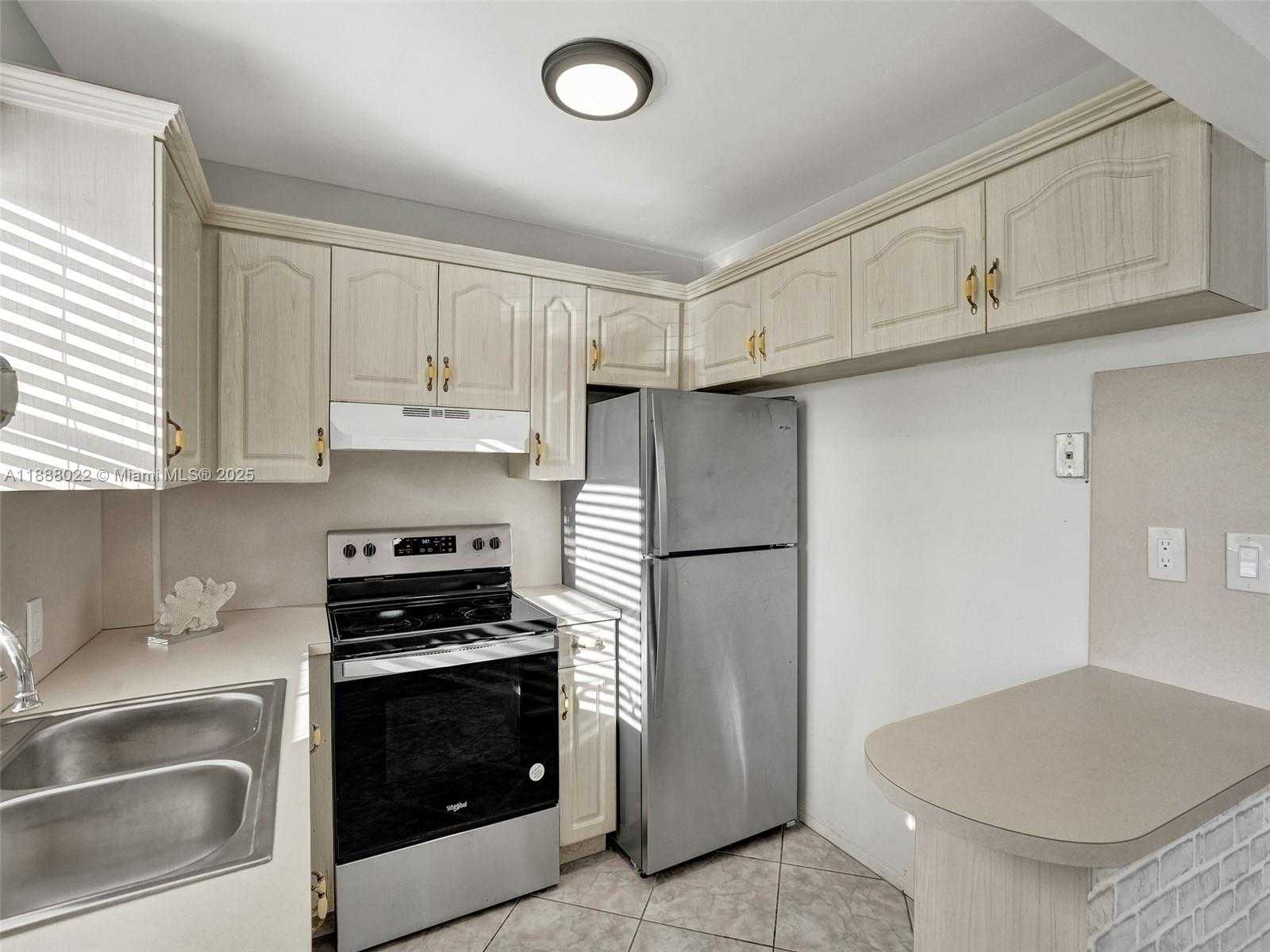 Small Image of 5112 HOLLYWOOD BLVD #7, Hollywood Number 15