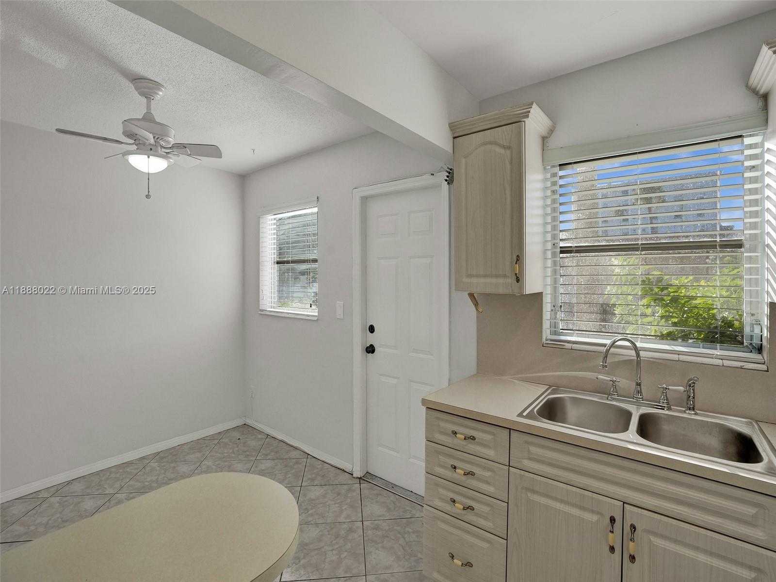 Small Image of 5112 HOLLYWOOD BLVD #7, Hollywood Number 18