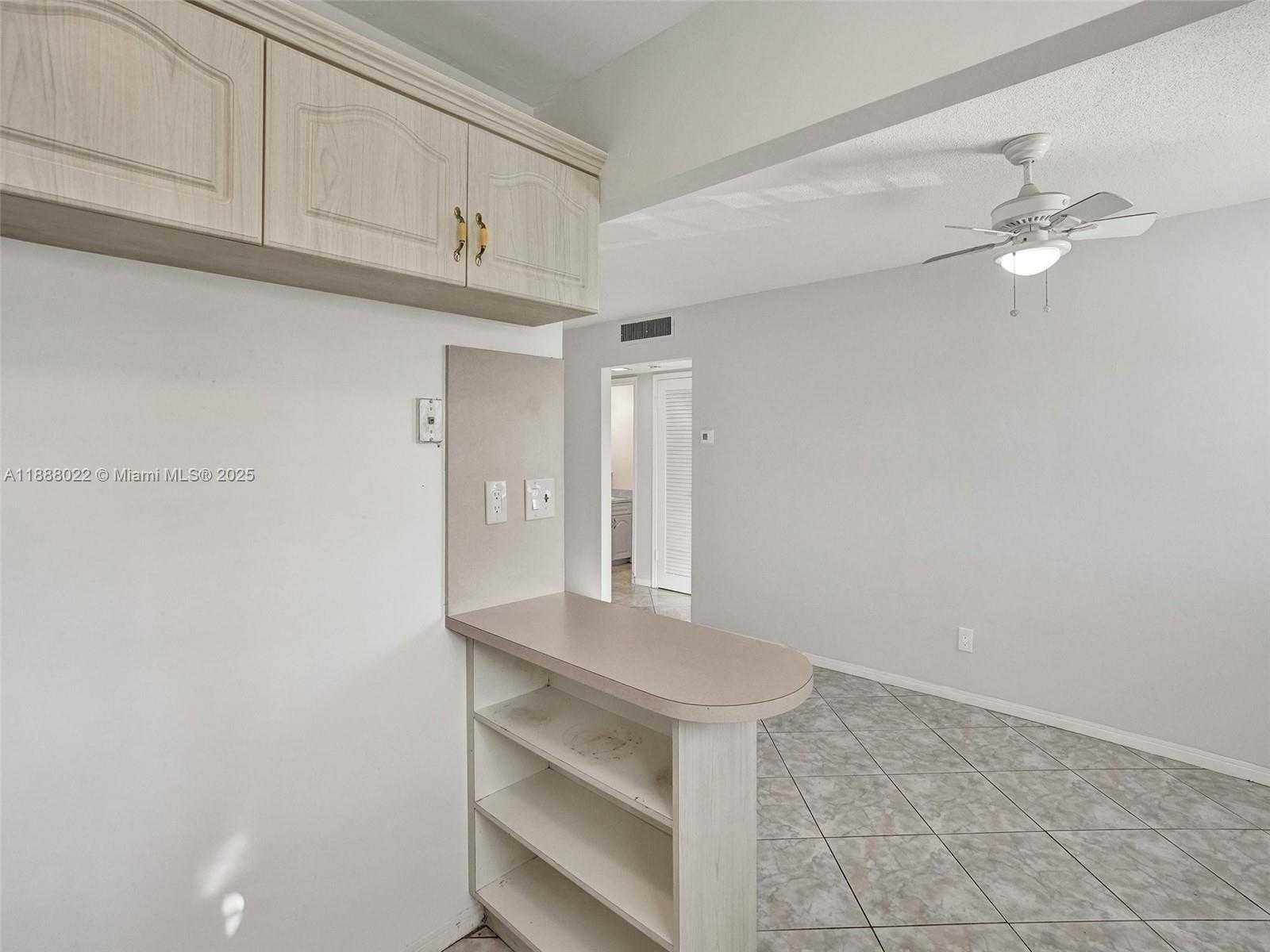 Small Image of 5112 HOLLYWOOD BLVD #7, Hollywood Number 19