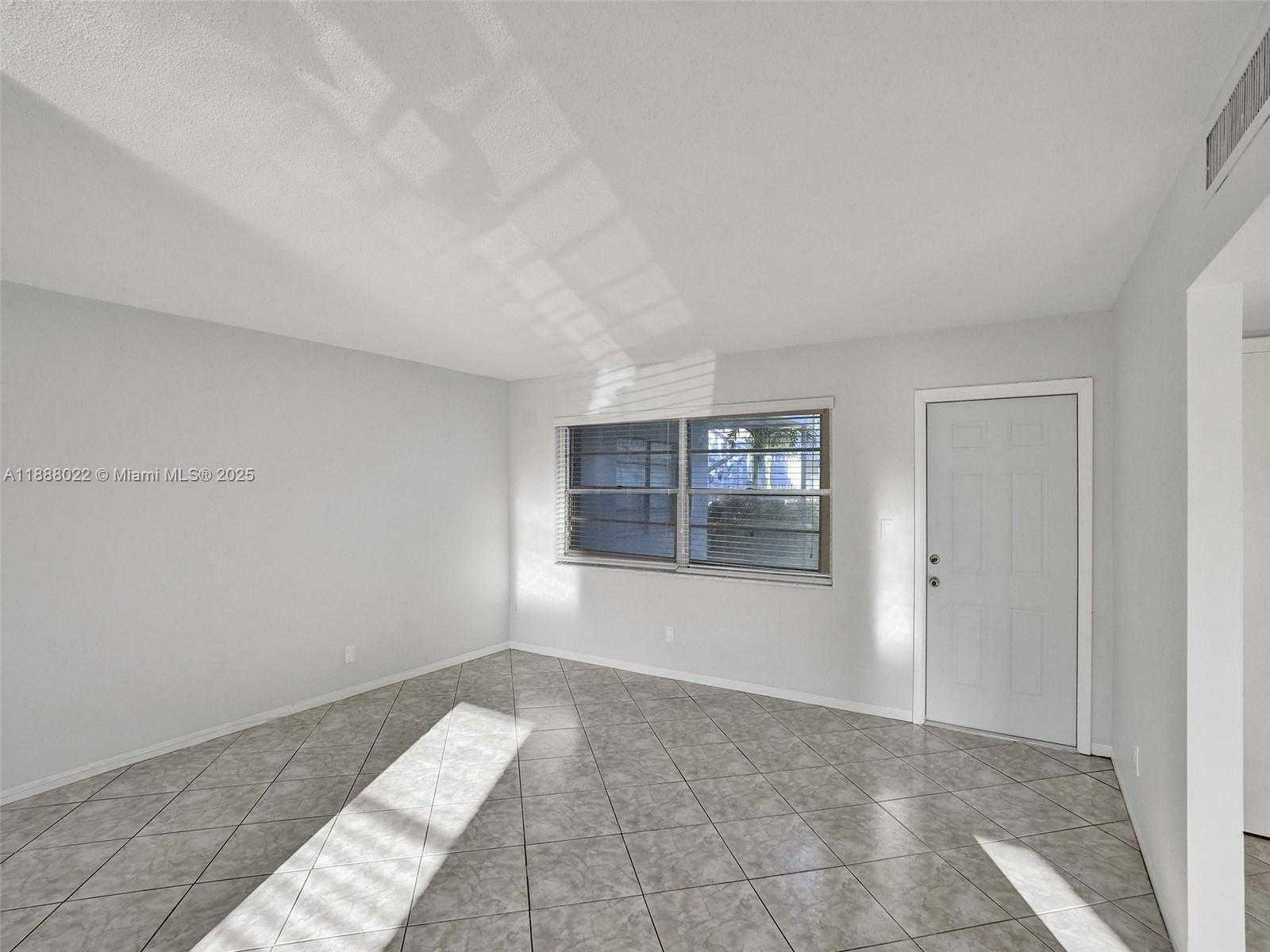 Small Image of 5112 HOLLYWOOD BLVD #7, Hollywood Number 20