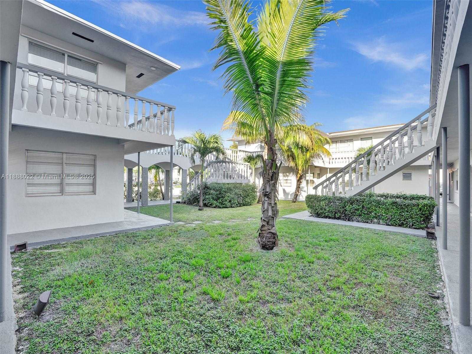 Small Image of 5112 HOLLYWOOD BLVD #7, Hollywood Number 27