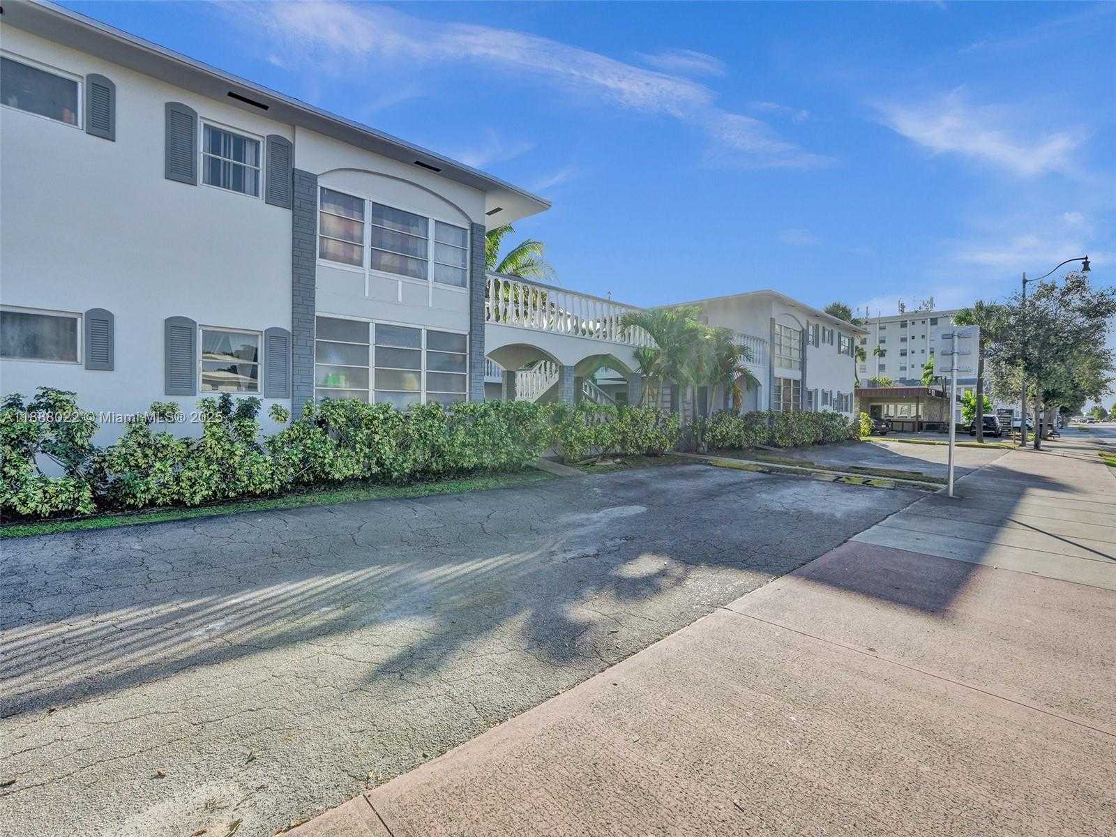 Small Image of 5112 HOLLYWOOD BLVD #7, Hollywood Number 3