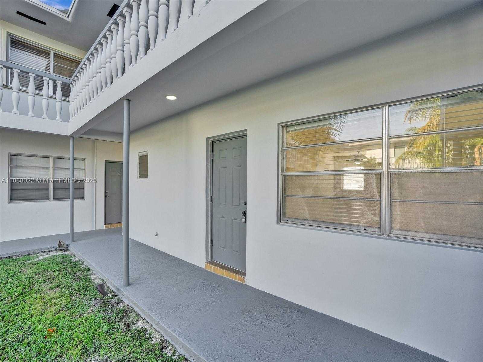 Small Image of 5112 HOLLYWOOD BLVD #7, Hollywood Number 4