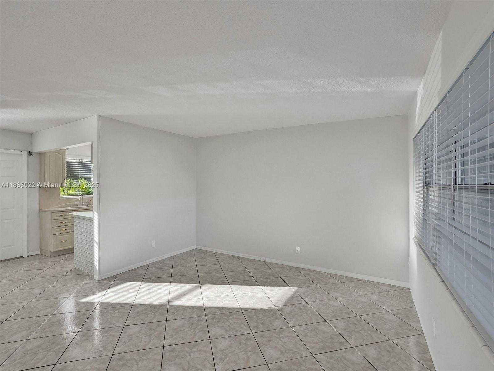 Small Image of 5112 HOLLYWOOD BLVD #7, Hollywood Number 8