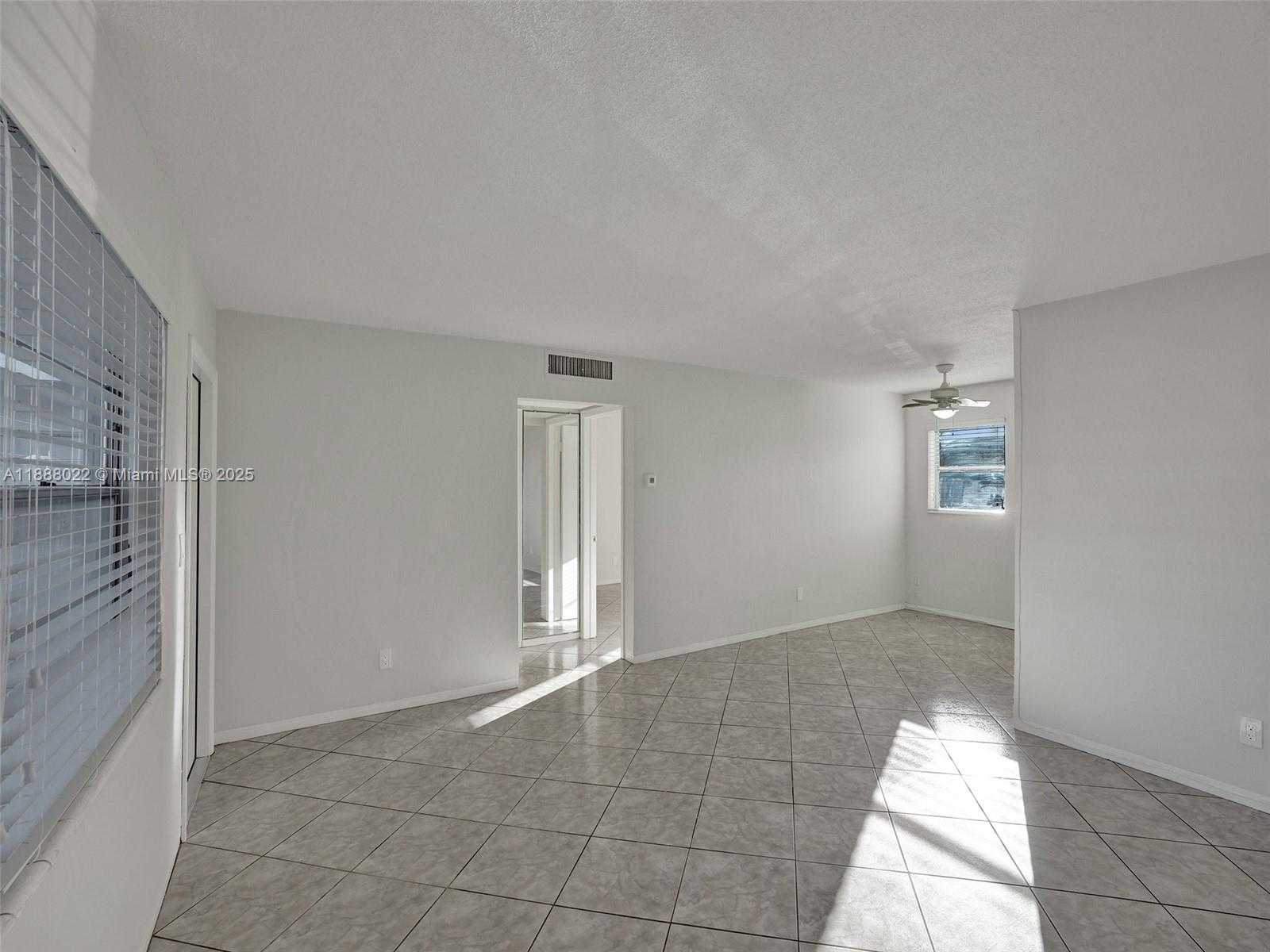 Small Image of 5112 HOLLYWOOD BLVD #7, Hollywood Number 9