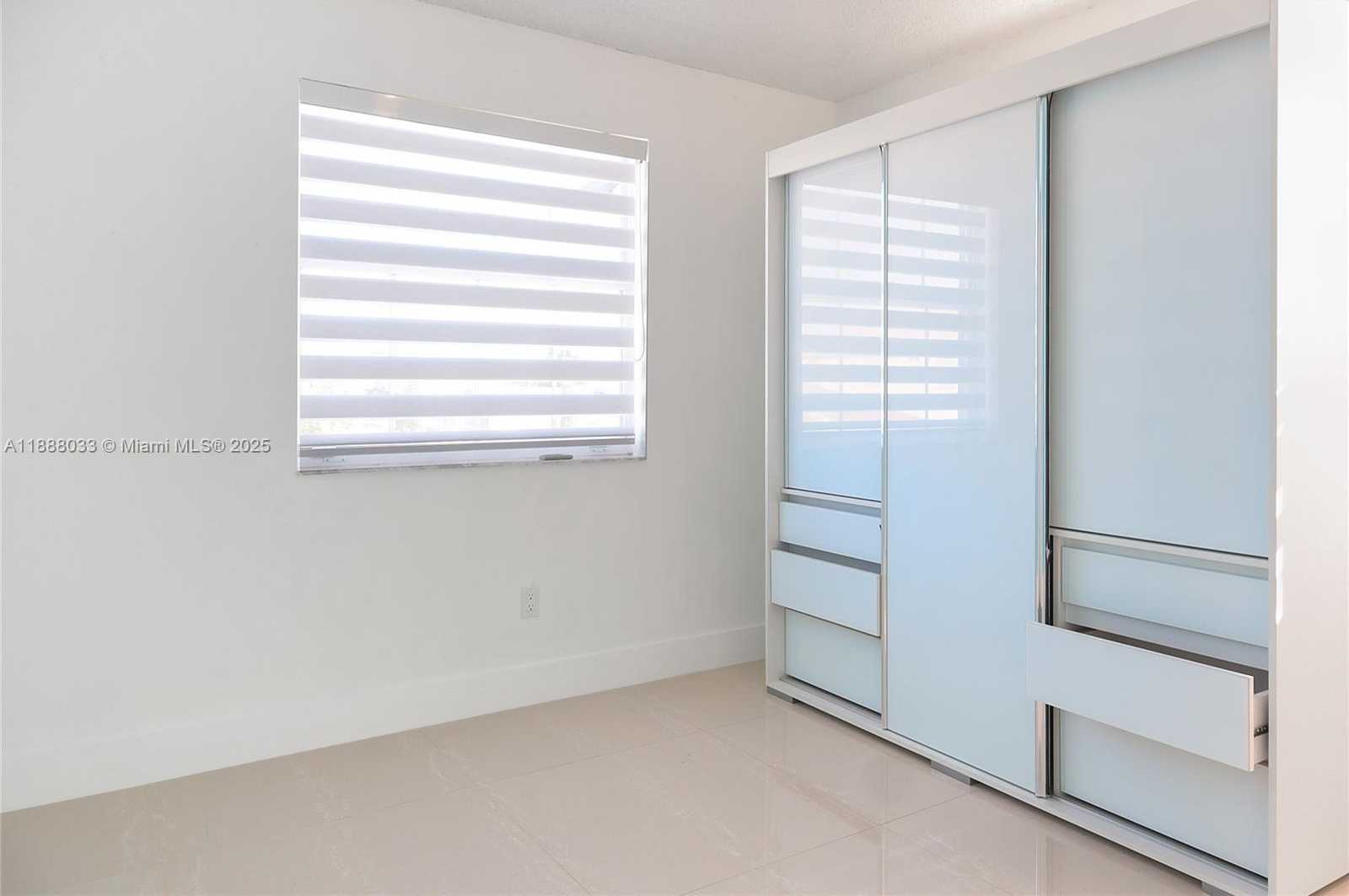 Small Image of 13901 SOUTH WEST 161ST TER, Miami Number 10