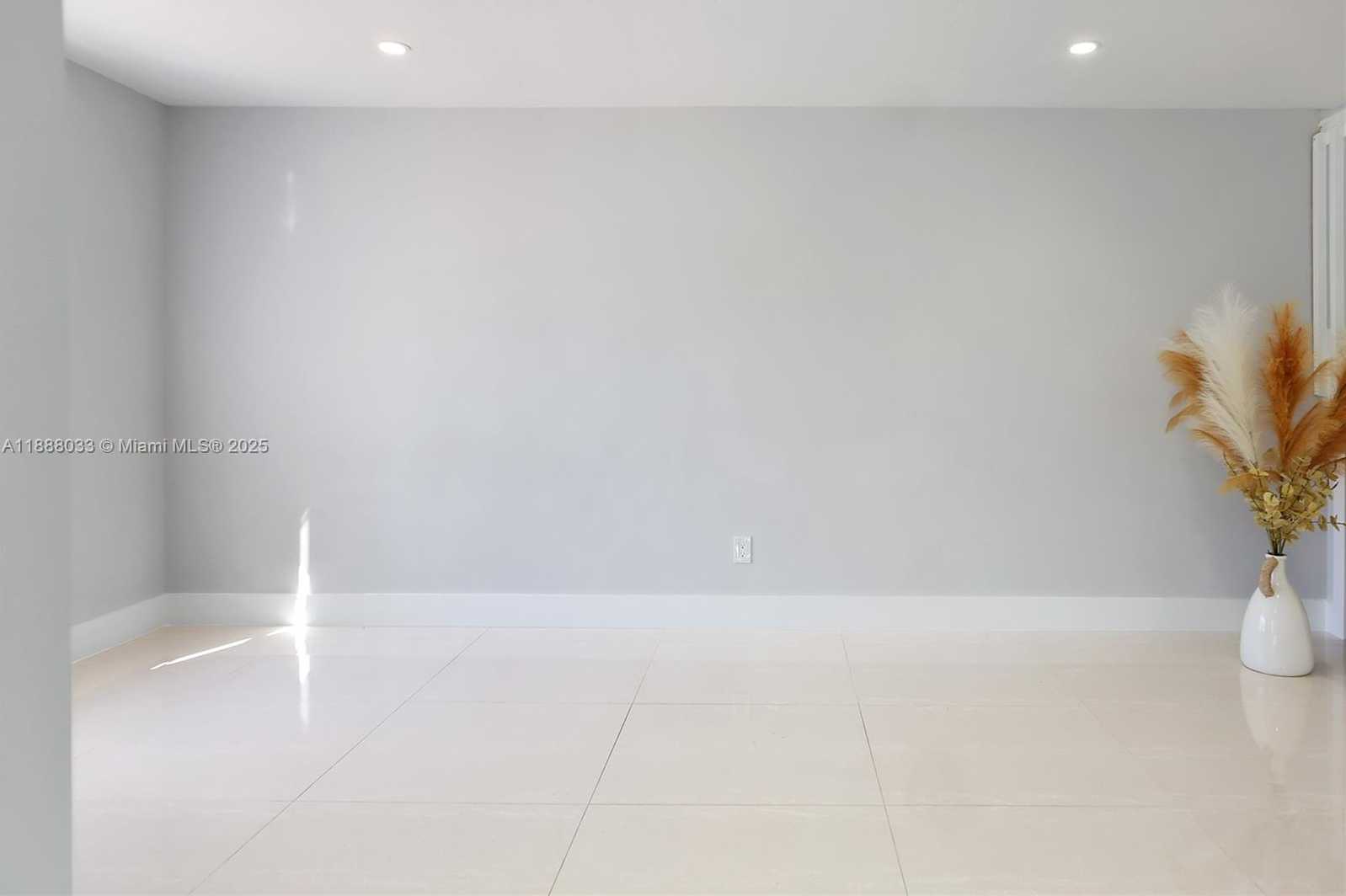 Small Image of 13901 SOUTH WEST 161ST TER, Miami Number 2
