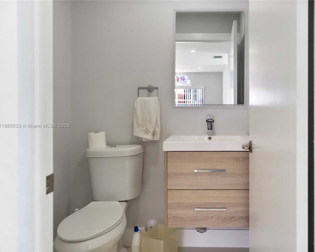 Small Image of 13901 SOUTH WEST 161ST TER, Miami Number 4