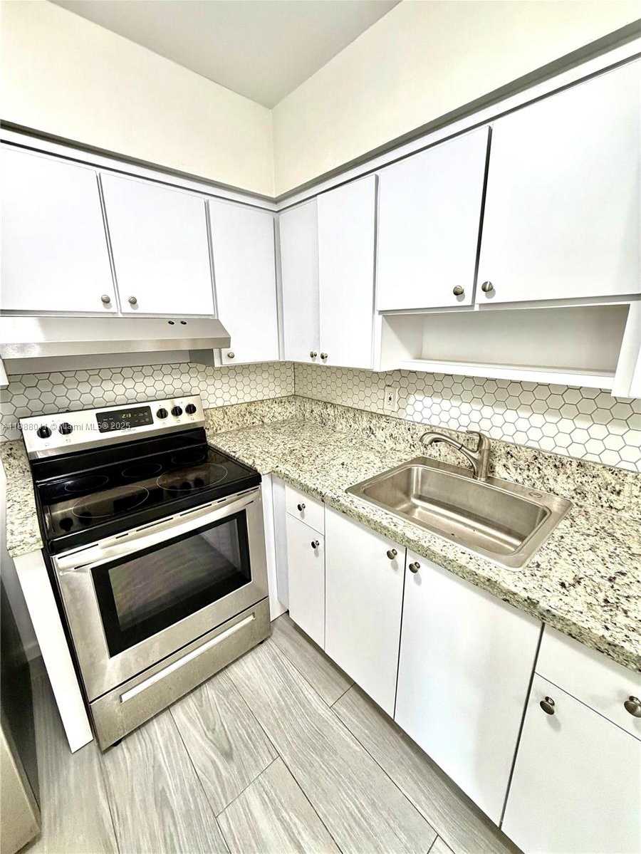 Small Image of 1821 NORTH 17TH CT #27, Hollywood Number 10