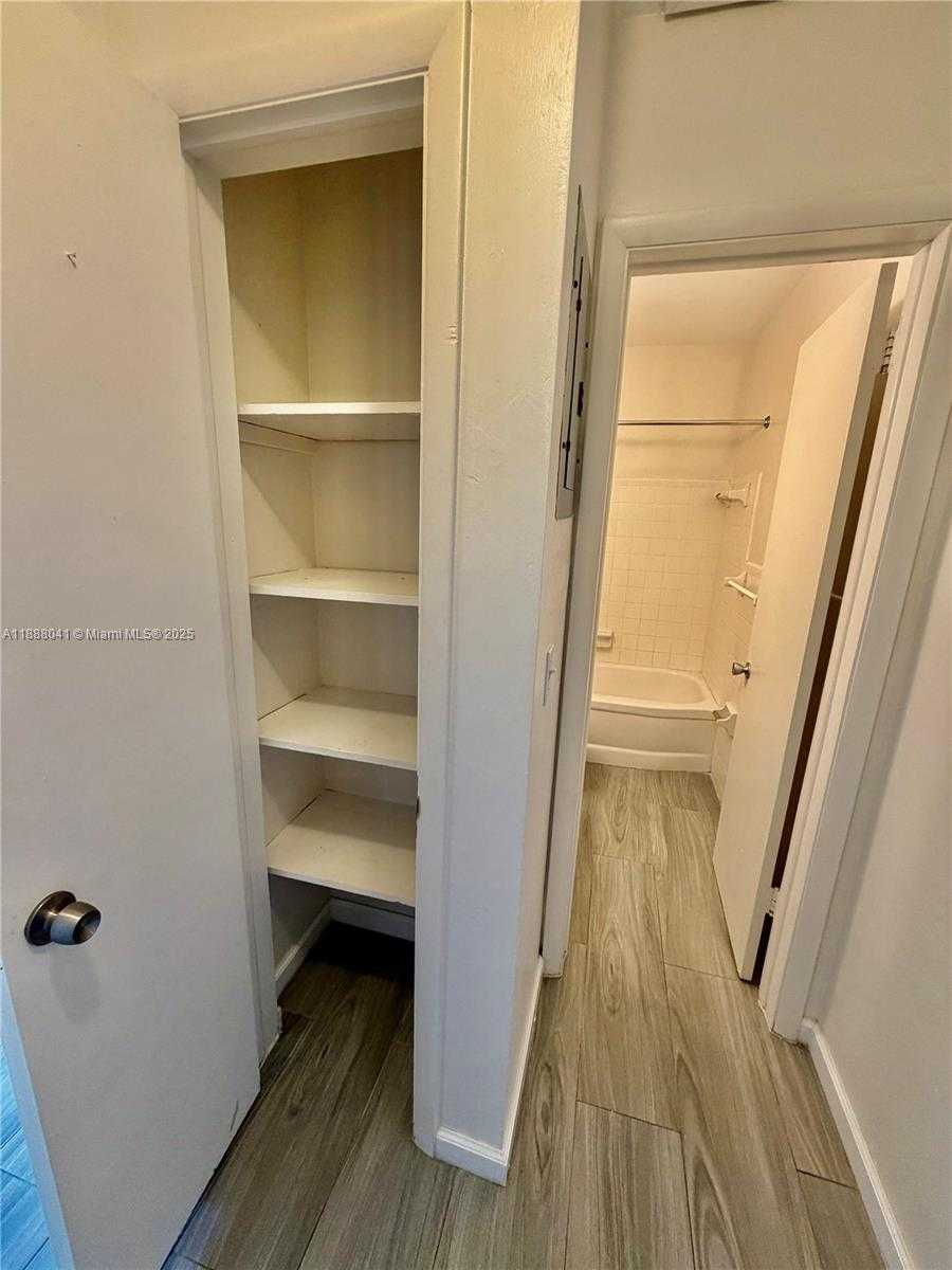 Small Image of 1821 NORTH 17TH CT #27, Hollywood Number 14