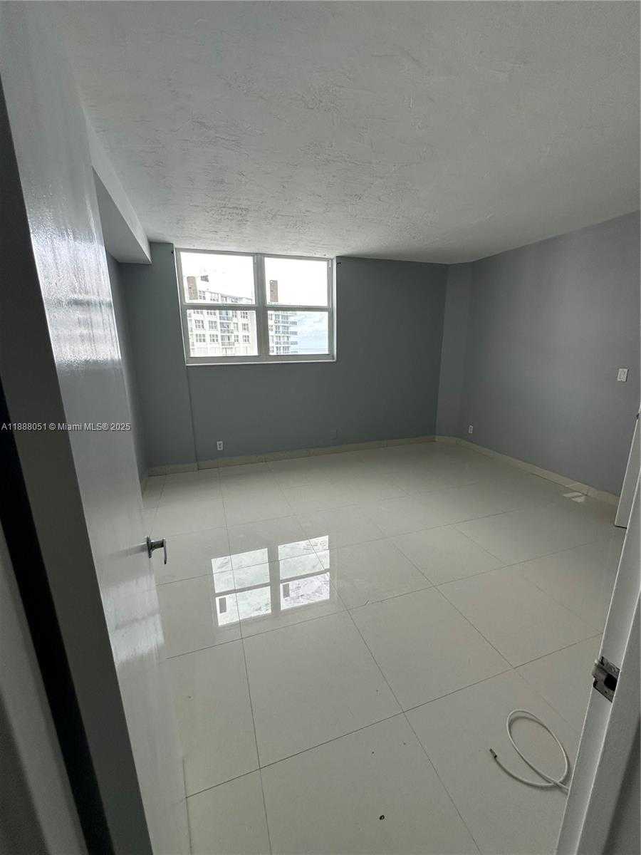 Imagen de Pequeño Objeto