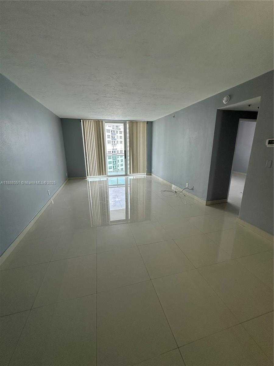 Imagen de Pequeño Objeto