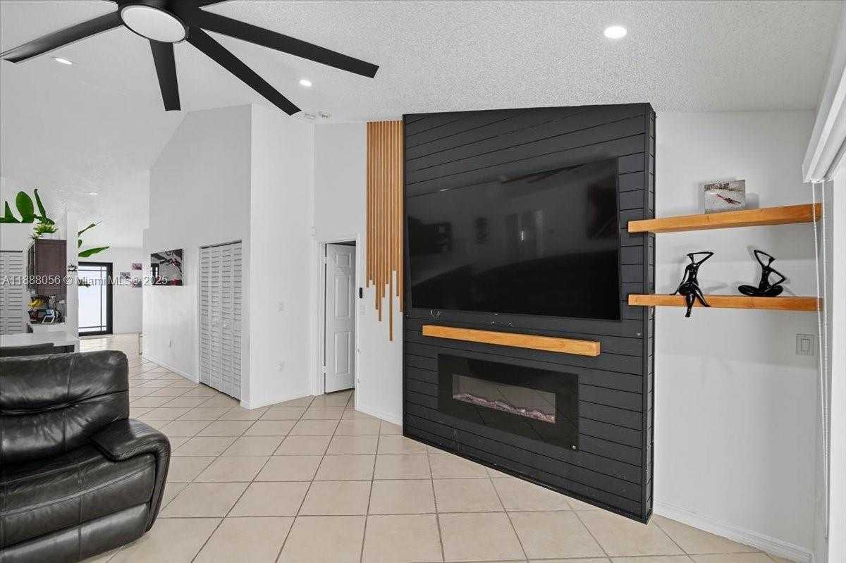 Small Image of 18775 NORTH WEST 80TH AVE #18775, Hialeah Number 10