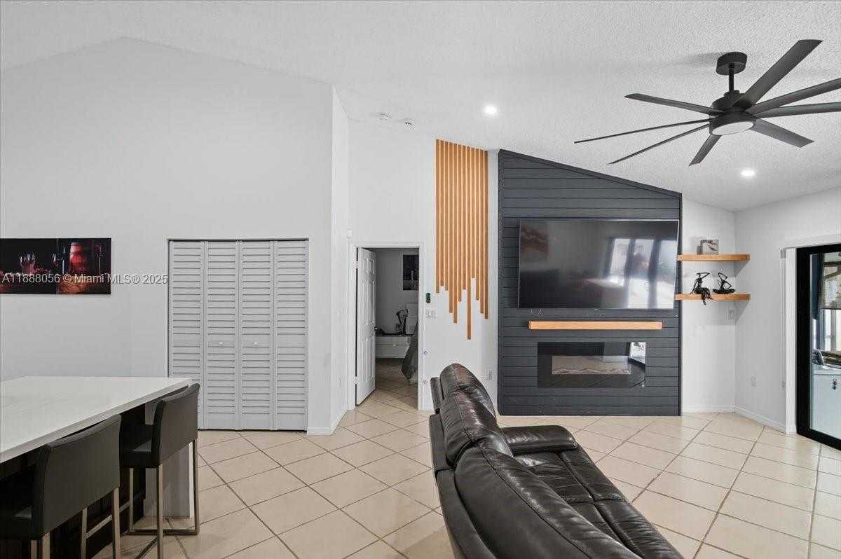 Small Image of 18775 NORTH WEST 80TH AVE #18775, Hialeah Number 11