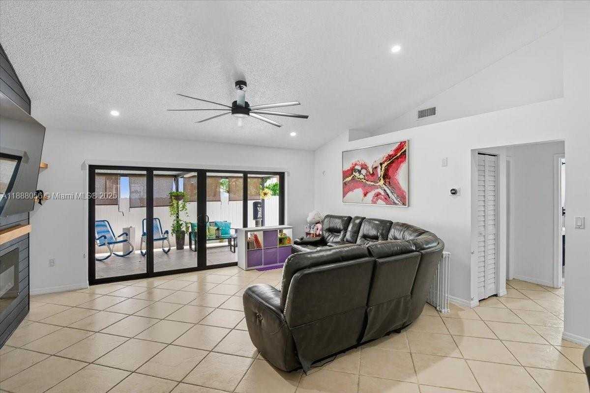 Small Image of 18775 NORTH WEST 80TH AVE #18775, Hialeah Number 13