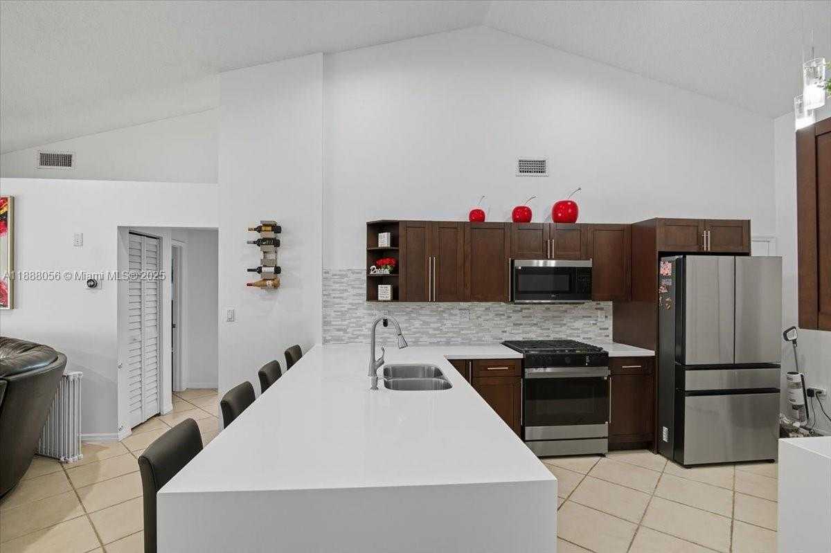 Small Image of 18775 NORTH WEST 80TH AVE #18775, Hialeah Number 15