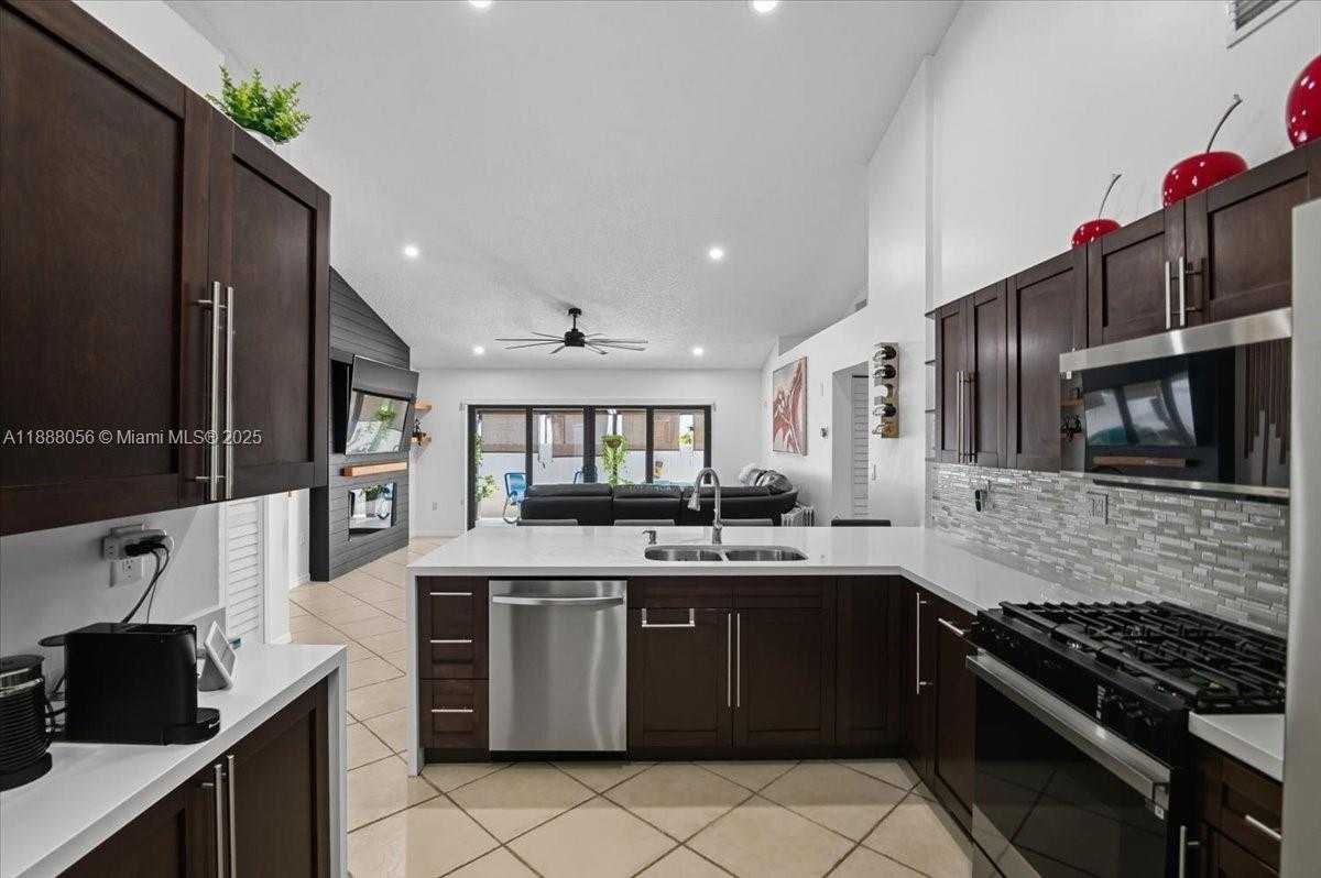 Small Image of 18775 NORTH WEST 80TH AVE #18775, Hialeah Number 16