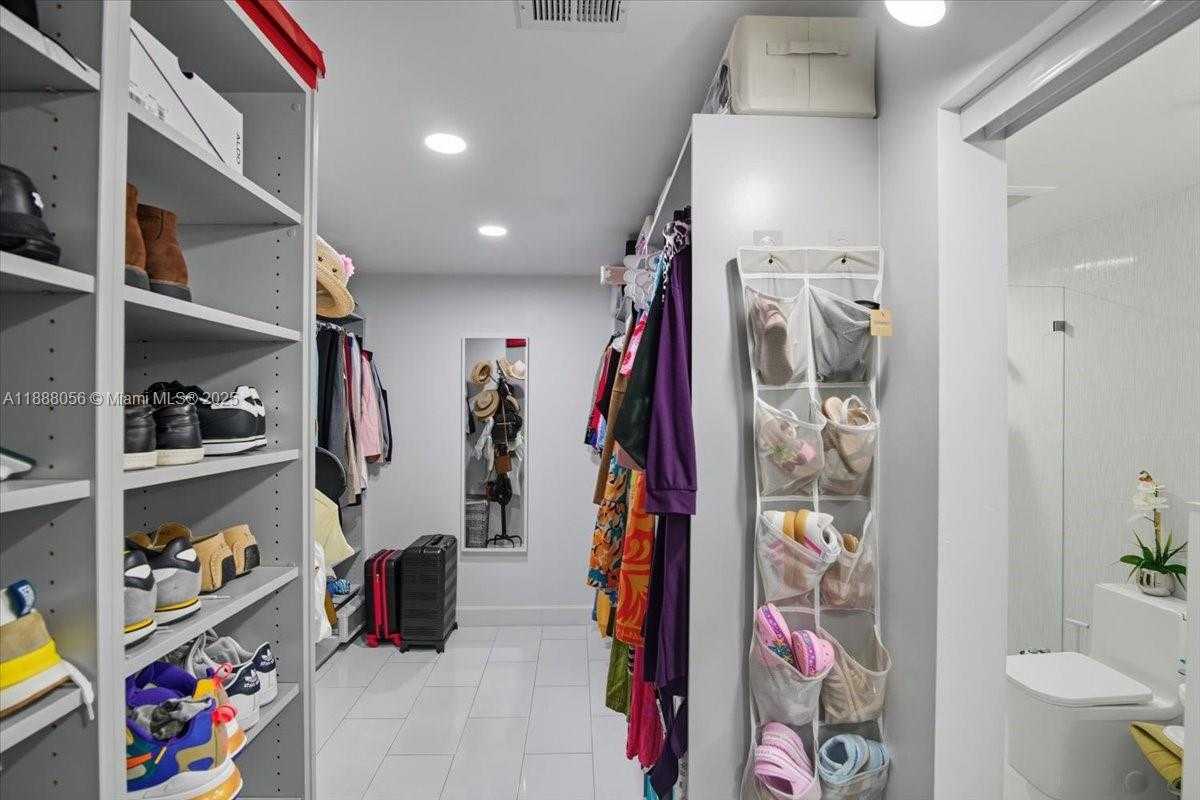 Small Image of 18775 NORTH WEST 80TH AVE #18775, Hialeah Number 29