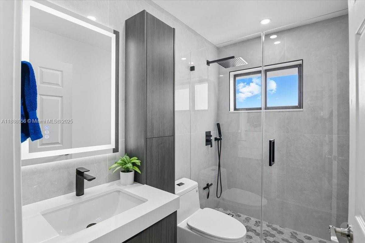 Small Image of 18775 NORTH WEST 80TH AVE #18775, Hialeah Number 35
