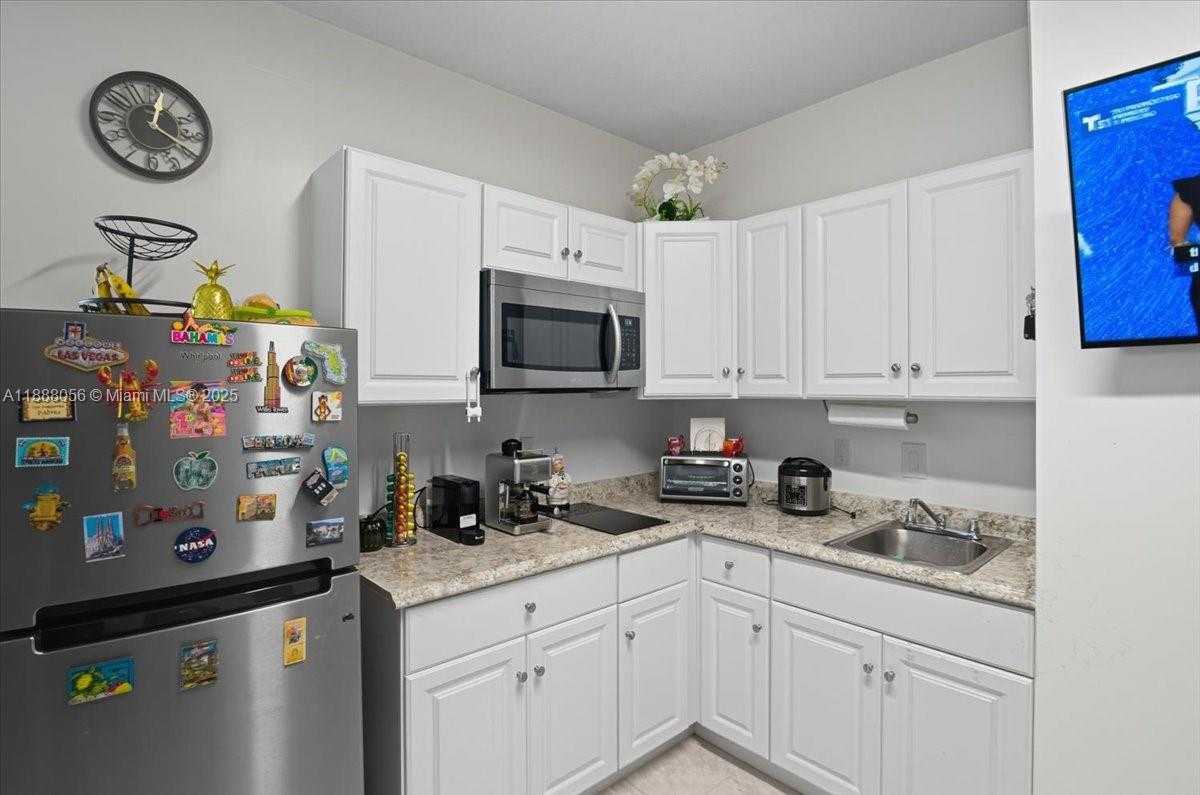 Small Image of 18775 NORTH WEST 80TH AVE #18775, Hialeah Number 43
