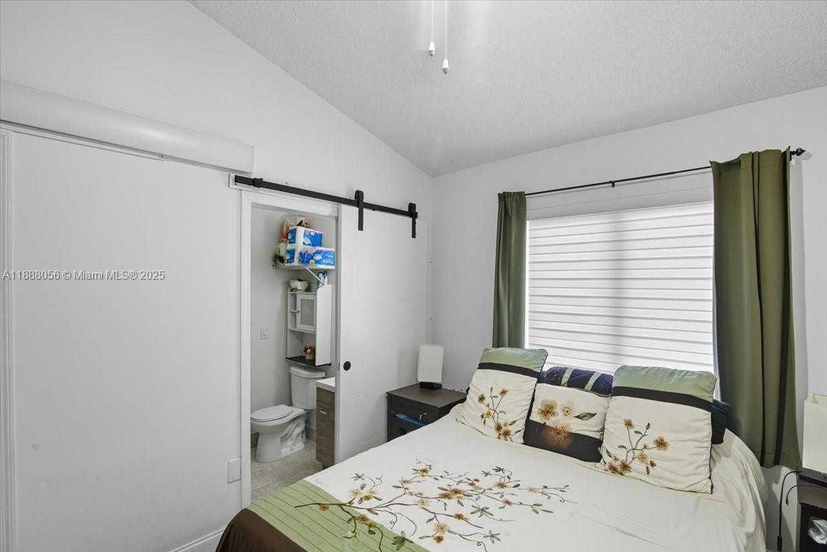Small Image of 18775 NORTH WEST 80TH AVE #18775, Hialeah Number 47