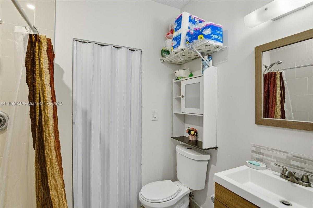 Small Image of 18775 NORTH WEST 80TH AVE #18775, Hialeah Number 48