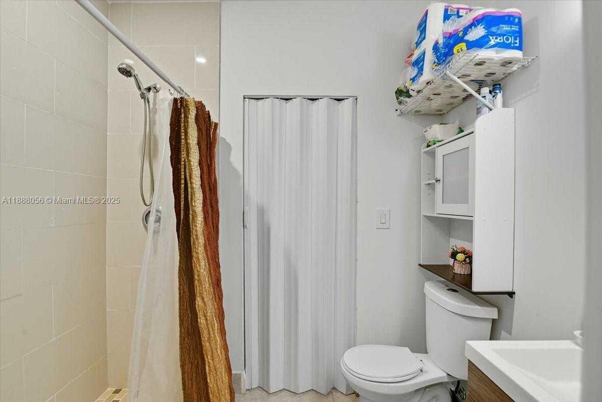 Small Image of 18775 NORTH WEST 80TH AVE #18775, Hialeah Number 49